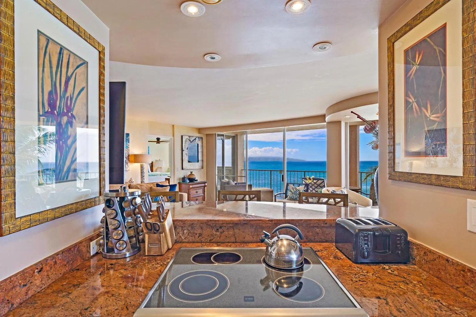 Royal Kahana 610